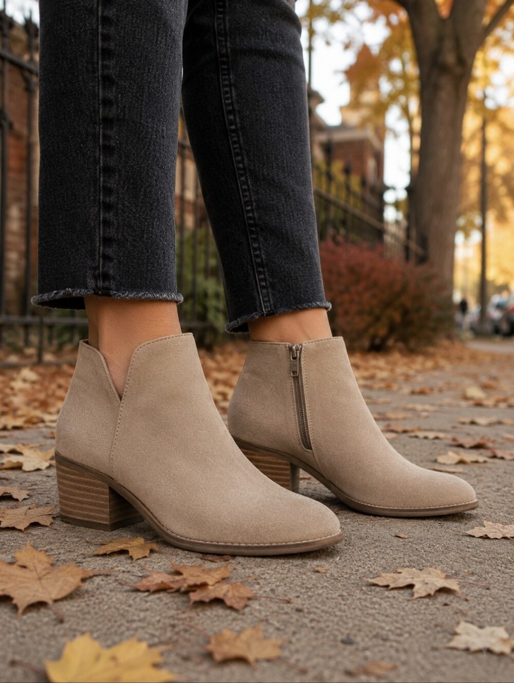 Lucky Brand Frankela Taupe Suede Leather Ankle Booties Women's Size 9